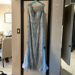 Women’s dress size 14